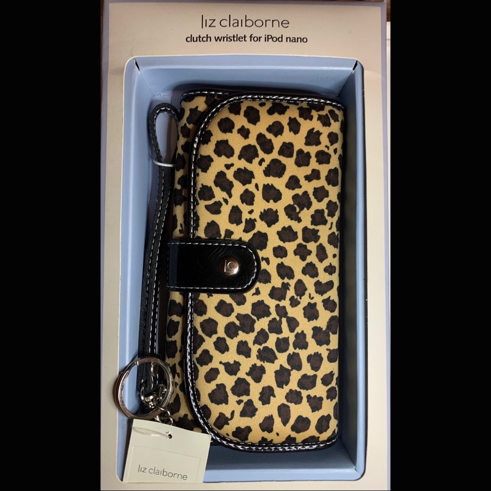 BNNBU-Liz Claiborne Clutch Wristlet for iPod nano